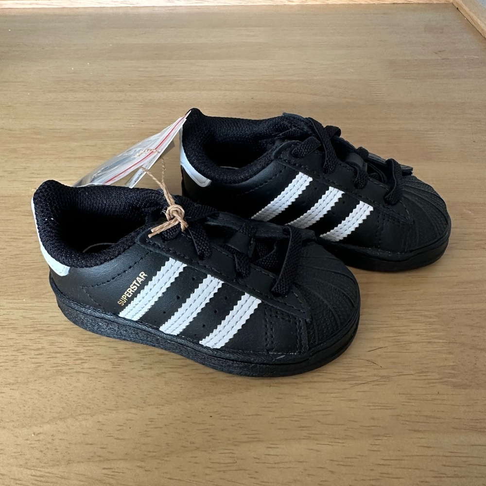 NWT Adidas Originals Unisex-Child Superstar Sneaker